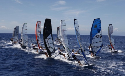 windsurf eurocup reuscher primo al giorno di gare