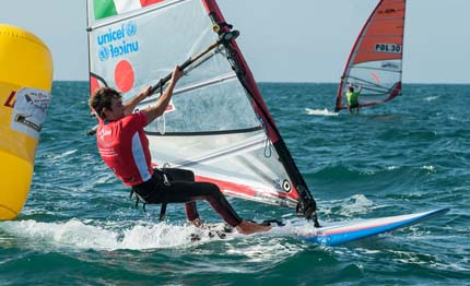windsurf mondiale youth vola italia con mattia camboni