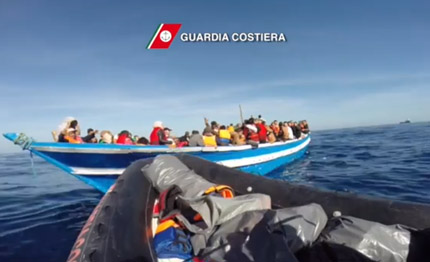 guardia costiera il filmato dei salvataggi di oggi in acque libiche