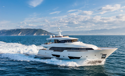 ferretti navetta 28 di custom line vince adriatic boat of the year 2015