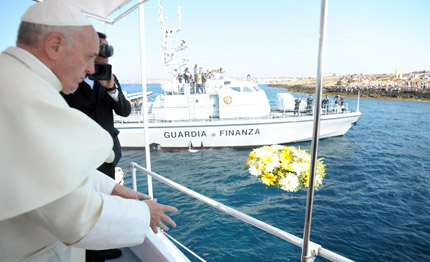 vaticano grati ai marittimi per aiuto prestato ai migranti