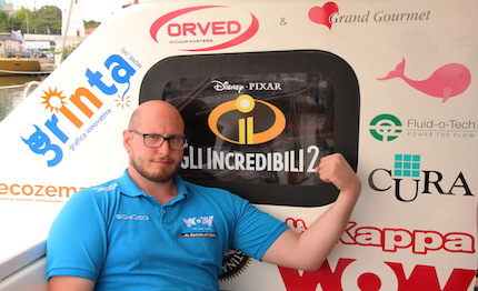 disney italia sul catamarano di andra stella per il progetto wow wheels on waves
