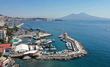 napoli navigare si amplia fino al lungomare caracciolo