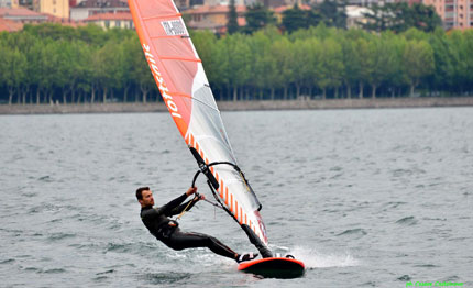 dario mocchi vince la 3a tappa di coppa italia formula windsurfing