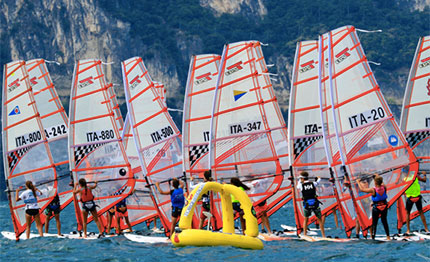 italiani giovanili singoli day optimist malcesine windsurf torbole