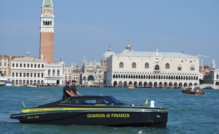 guardia di finanza prima motovedetta ibrida in servizio venezia