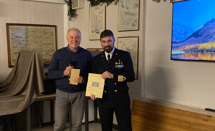 cervia il capitano di vascello gianfranco bacchi socio onorario del circolo quot amici della vela quot