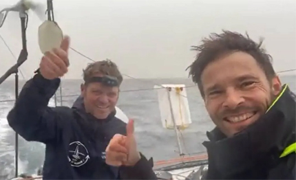 al giro del mondo 8220 contromano 8221 piove sabbia del deserto sul trimarano di pilliard pella