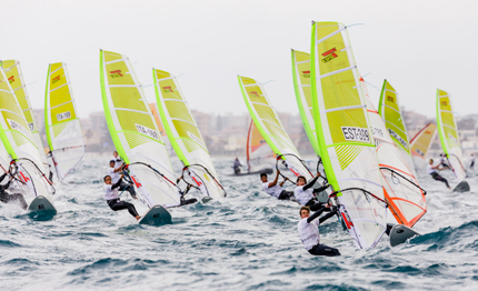 vento avaro nella seconda giornata del campionato europeo di windsurf techno 293