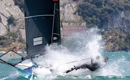 18 piedi australiani danno spettacolo sul garda trentino per europeo mark foy