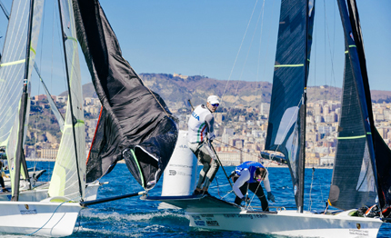 napoli la vela protagonista con la classe olimpica 49er