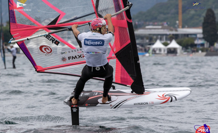 windsurf torbole pwa world cup slalom vincono il polacco rutkowski la francese lemeteuyer