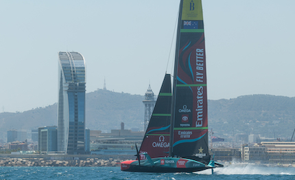 emirates team new zealand subito in acqua barcellona