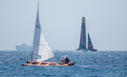 america cup prima regata barcellona con quot contorno quot di pattini vela