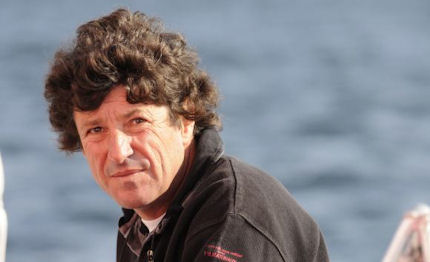 vendee globe la barca di le cam rovesciata