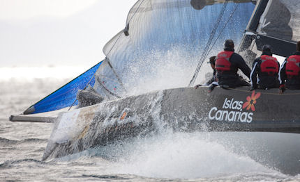 rc44 al momento conduce dean barker su artemis