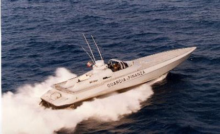 la guardia di finanza soccorre adriatica