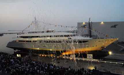 cnr vara un nuovo mega yacht clarena