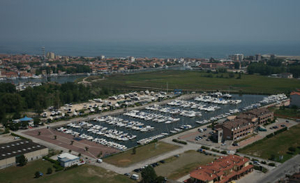 long life boat show al marina degli estensi per la prima edizione