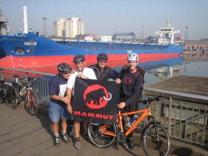 matteo miceli in bici verso katmandu