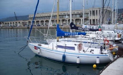 trieste polizia arresta ladri di motori marini