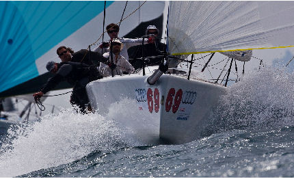 melges 32 davanti tutti bliksem