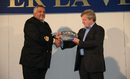 svelare senza barriere il premio oltre la vela