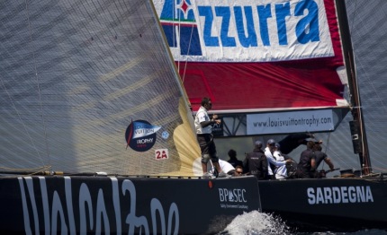 louis vuitton trophy azzurra batte luna rossa