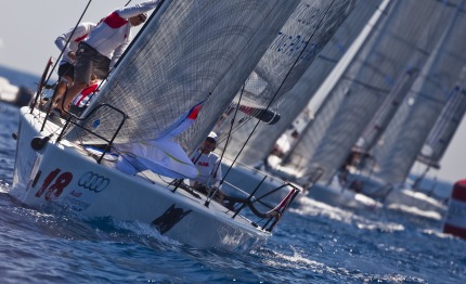 audi melges 32 torpyone in testa porto cervo