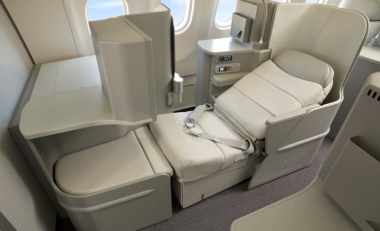 alitalia presentato il primo nuovo airbus a330