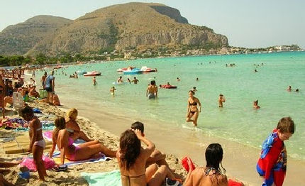 85 detenuti puliscono spiagge parchi
