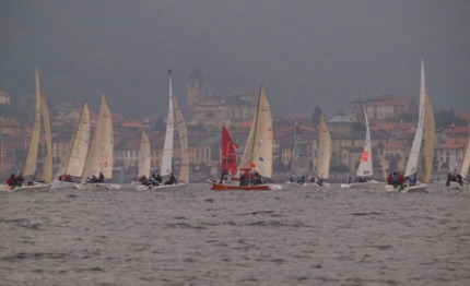 melges 24 luino in testa gullisara seguito da saetta
