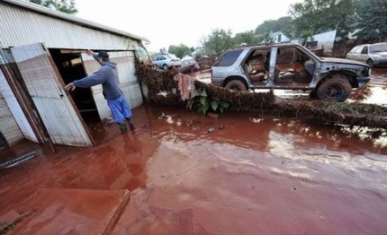 ungheria fango rosso per greenpeace residui tossici nelle acque