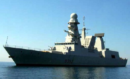 andrea doria riceve la bandiera di combattimento