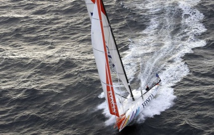 barcelona world race foncia rompe albero