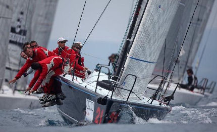 melges 32 mascalzone vince sotto il diluvio