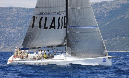 cres mondiale orc vascotto rompe albero