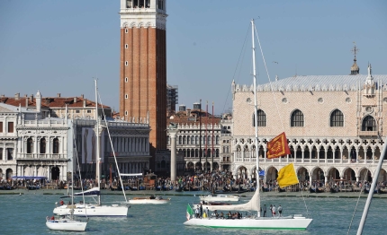 domani la veleziana ma oggi una splendida sfilata