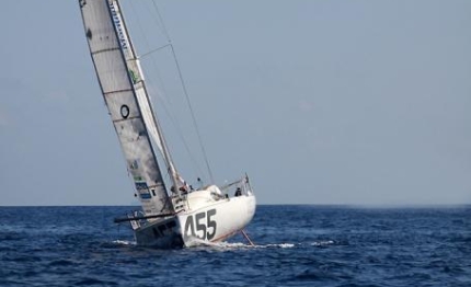 mini transat gahinet nuovo leader tra serie