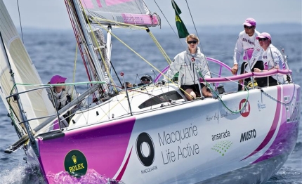 sydney hobart al via baby solitari jessica watson michael perham