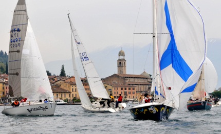 dopo la neve il garda riapre alla vela