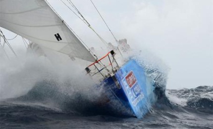 giro del mondo dei clipper due feriti al largo di taiwan