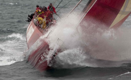 vor camper slows to repair bow