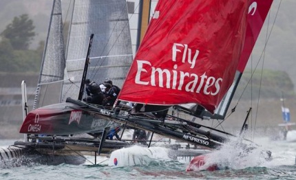 saltimbanchi dell america cup affondano napoli