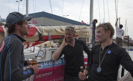 figaro yann elies remporte la premiere etape