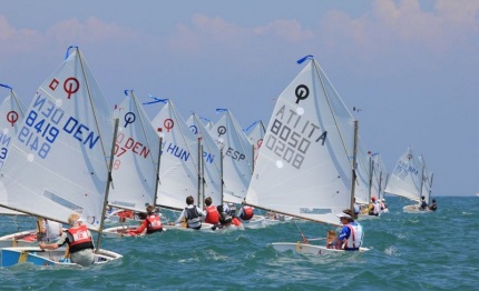 brillano le azzurre dell optimist europeo
