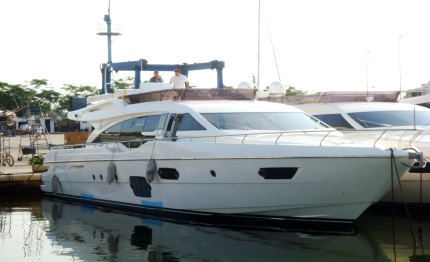 varata la prima unita del ferretti 690