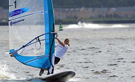 leigh mcmillan overhauls roman hagara in front of big crowds in cardiff bay