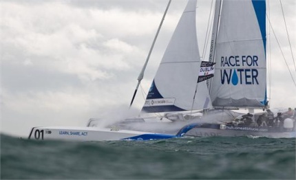 mod70 celtic brothers approaching fastnet