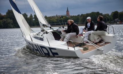 salone di genova saphire 27 il monotipo da famiglia da regata